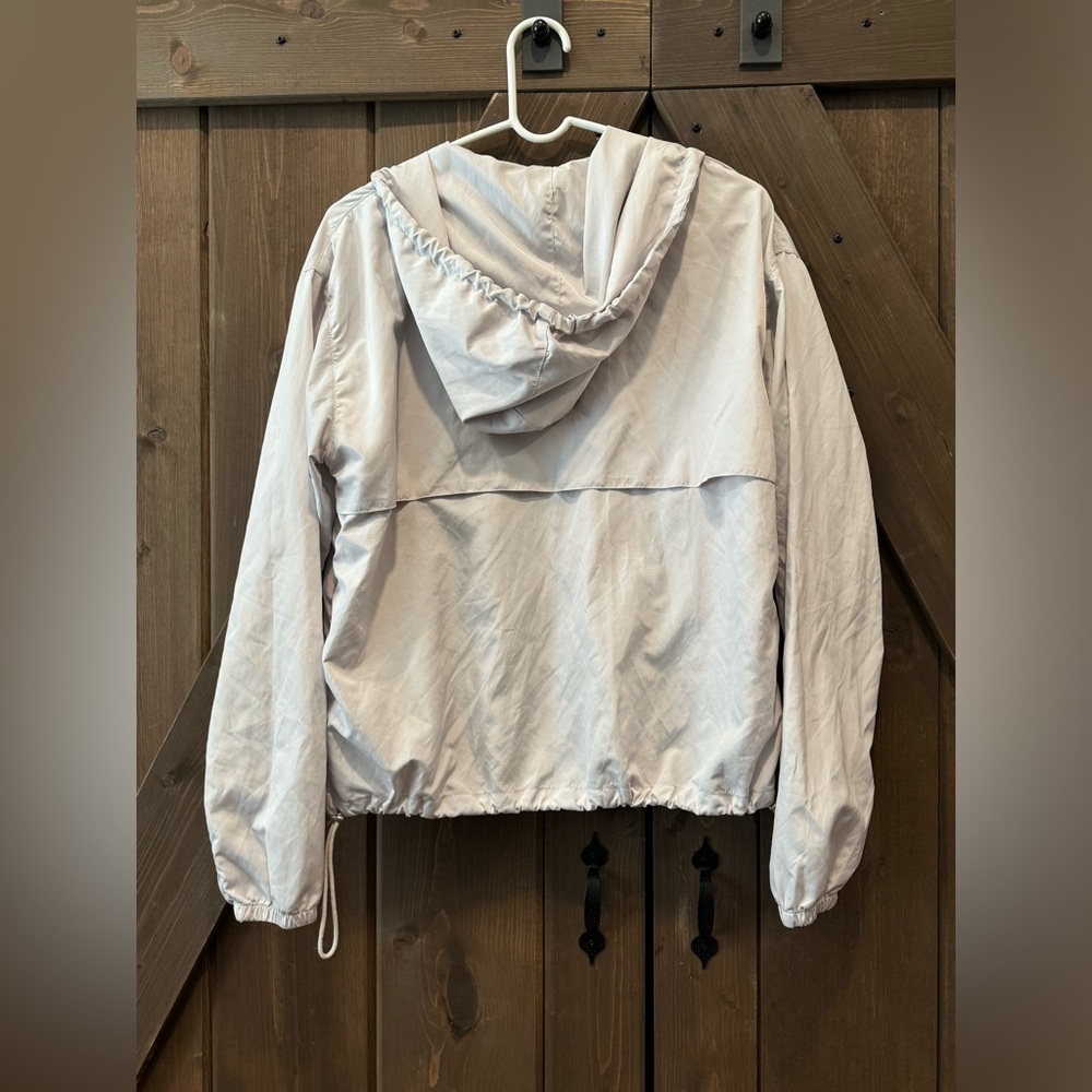 Thread Supply White windbreaker jacket with hood size Medium - Picture 4 of 5